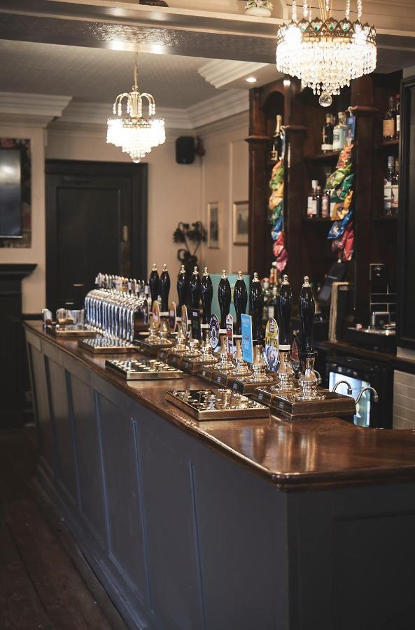 The Lord Grenfell Bed & Breakfast Мейдънхед Екстериор снимка The bar at the Old Red Lion