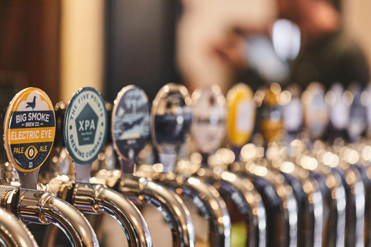 The Lord Grenfell Bed & Breakfast Мейдънхед Екстериор снимка Beer taps at the brewery