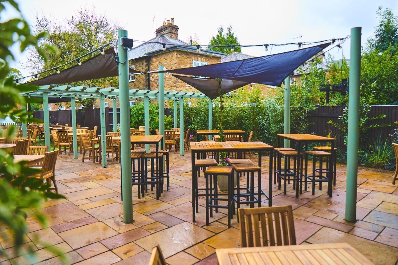 The Lord Grenfell Bed & Breakfast Мейдънхед Екстериор снимка The roof terrace at the Duke of Cumberland